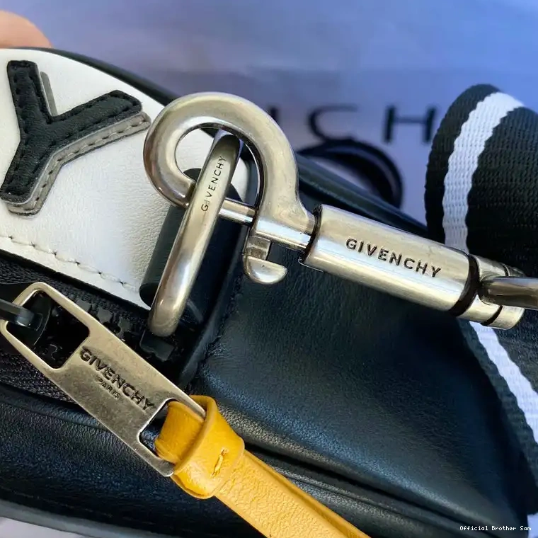 Official Brother Sam 2209SW0039 Bag Givenchy 1015